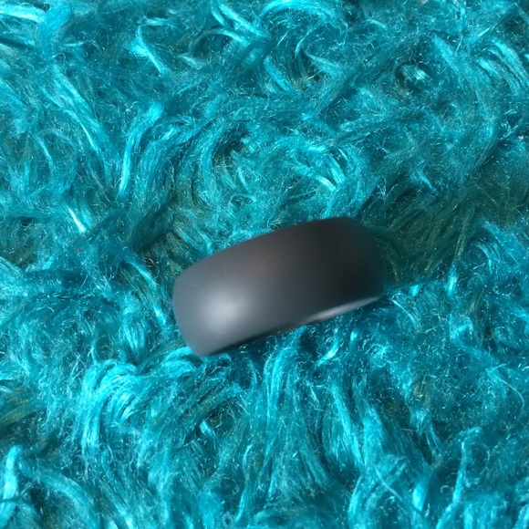 Charcoal rubber silicone wedding band - Picture 3 of 4